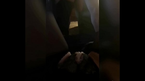 MJM quente. O marido fode á moza diante da súa muller. O coño da muller se molla, as súas sucias fantasías só alucinan a mente