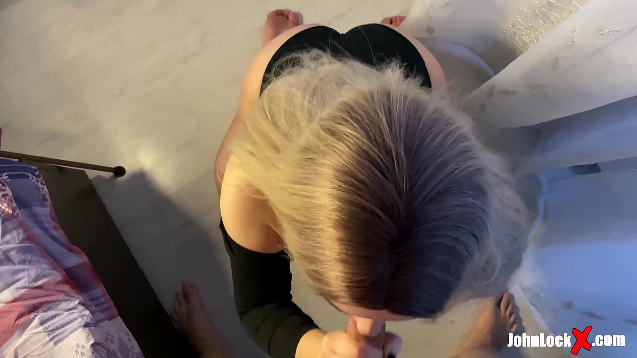 Pelirroja chupando a polla e follando, recibindo cum no seu cu